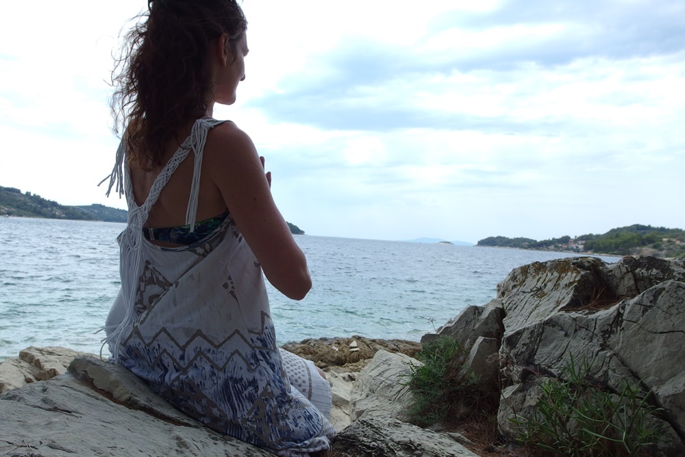 3 easy ways to start living a path of wholenss and heart connection using Yin Yoga and Zhineng Qigong tools in daily life and practice.